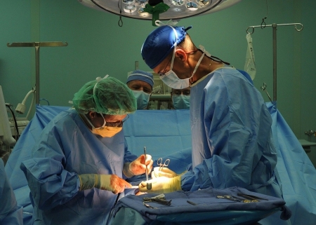 surgery-880584_1280.jpg